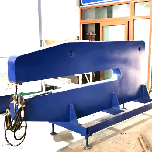 交通標(biāo)牌自動鉚釘機